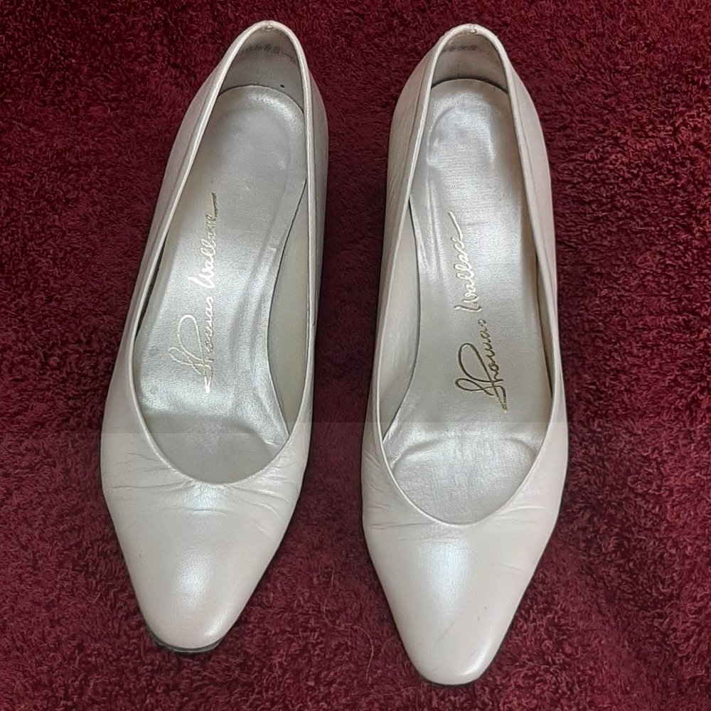 WOMEN'S LEATHER SIZE 4B BONE CLASSIC CASUAL PUMP